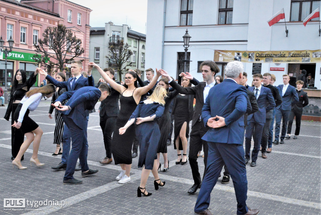 Maturzyści I LO zatańczyli poloneza