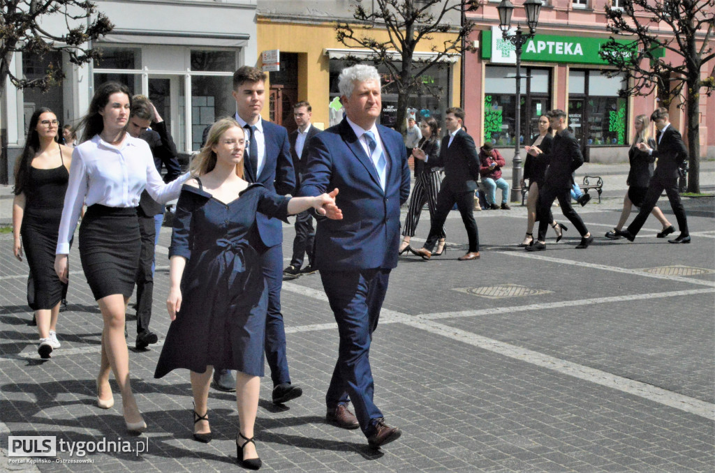 Maturzyści I LO zatańczyli poloneza