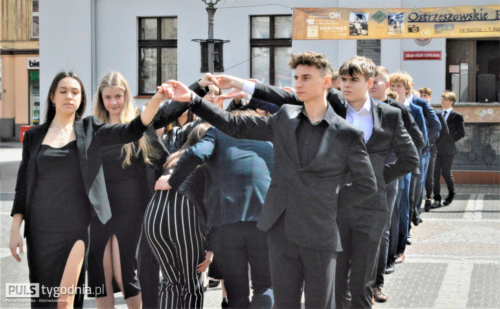 Maturzyści I LO zatańczyli poloneza