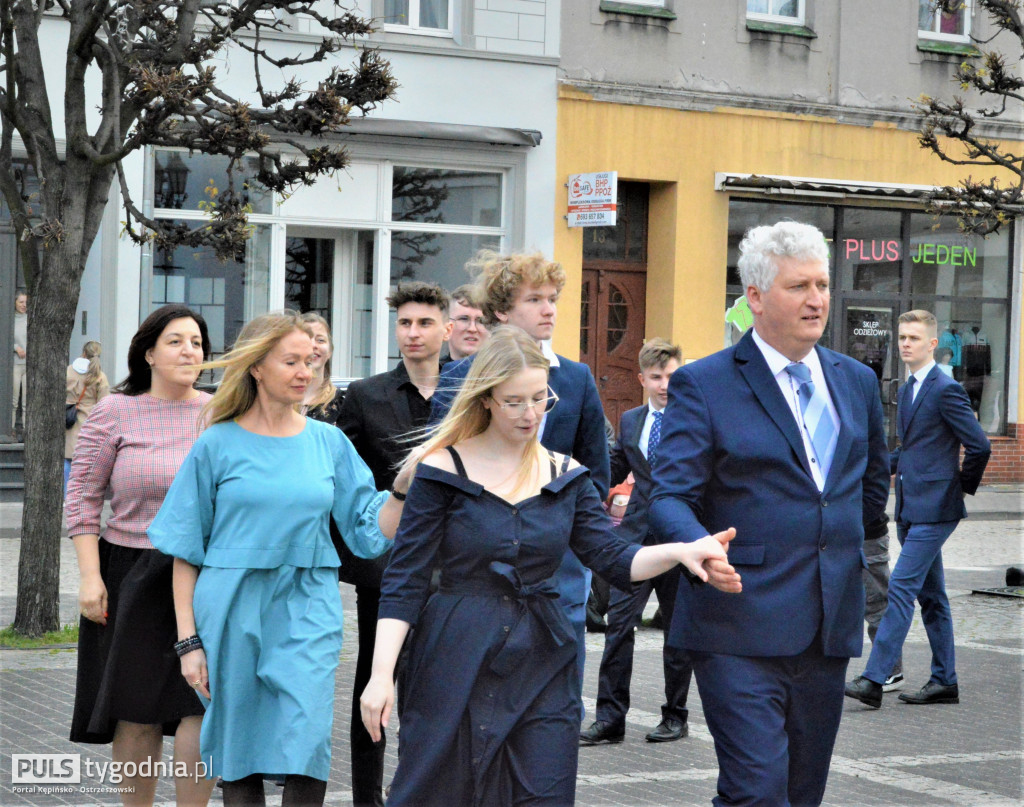 Maturzyści I LO zatańczyli poloneza