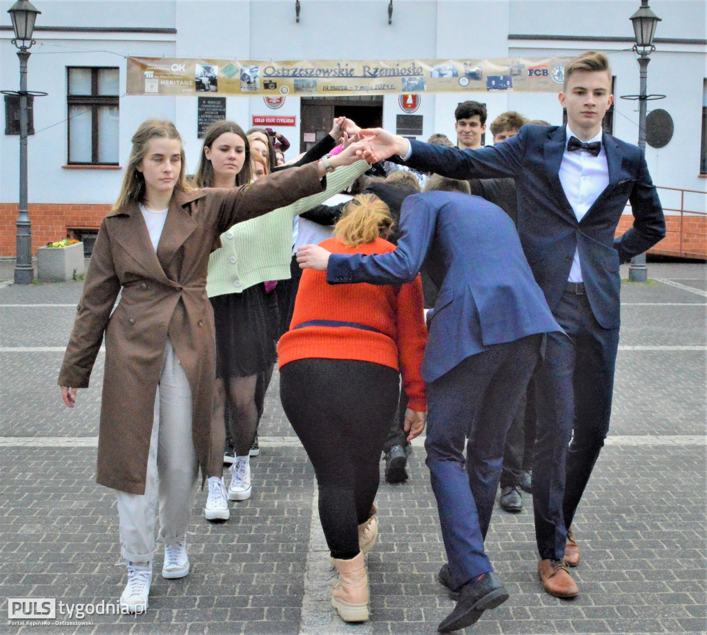 Maturzyści I LO zatańczyli poloneza