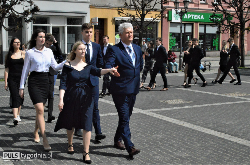 Maturzyści I LO zatańczyli poloneza