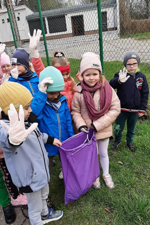,,Bajkowa Jedyneczka'' Sprzątała Świat