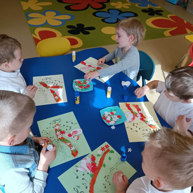 Pokaz mody patriotycznej w Mąkoszycach