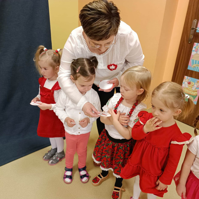 Pokaz mody patriotycznej w Mąkoszycach