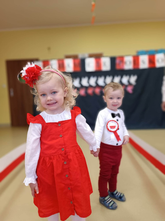 Pokaz mody patriotycznej w Mąkoszycach