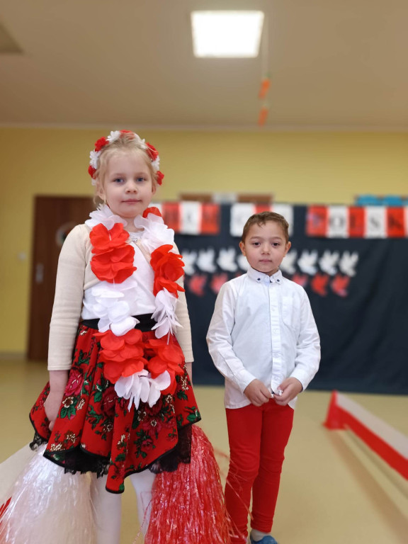 Pokaz mody patriotycznej w Mąkoszycach