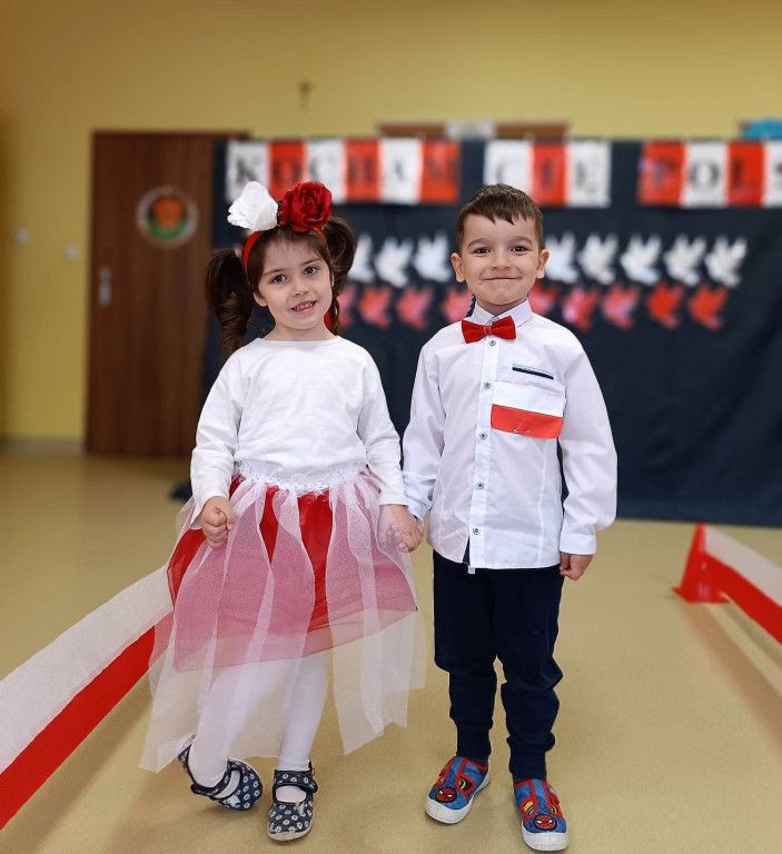Pokaz mody patriotycznej w Mąkoszycach