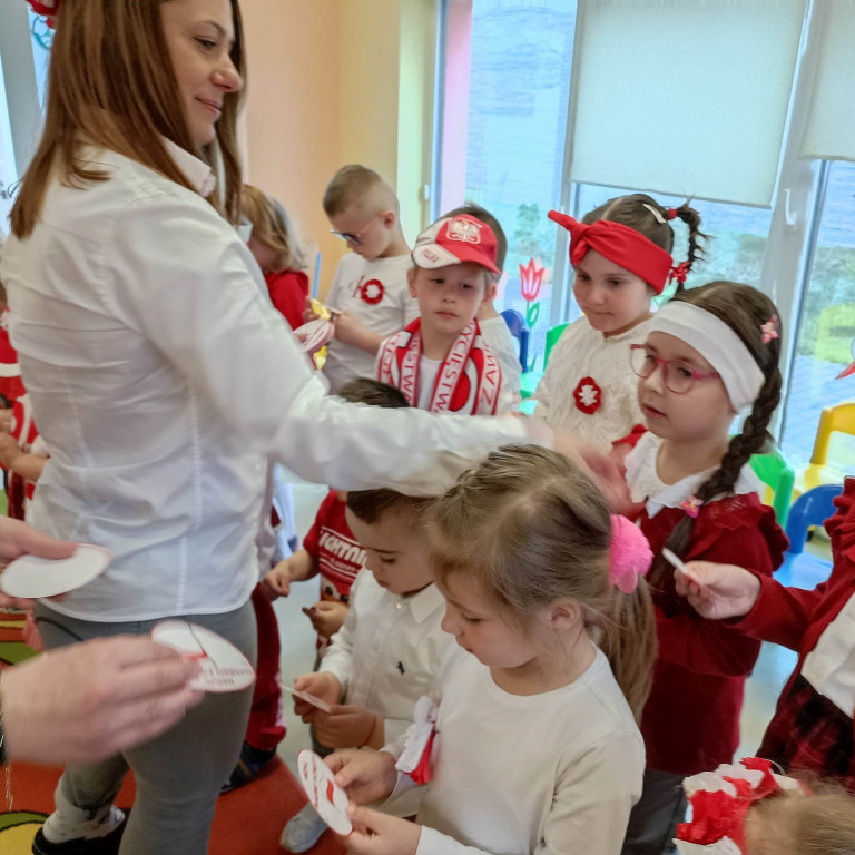 Pokaz mody patriotycznej w Mąkoszycach
