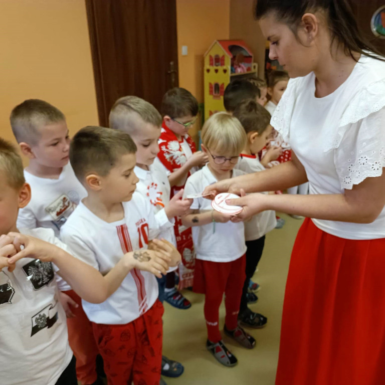 Pokaz mody patriotycznej w Mąkoszycach