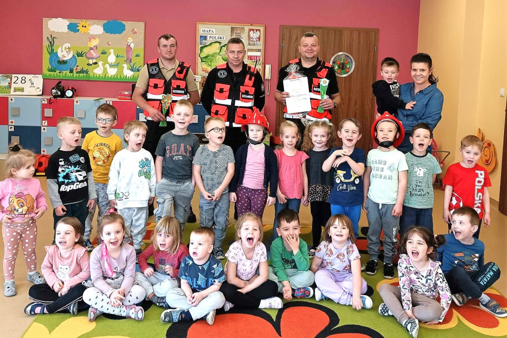 Strażacy w Przedszkolu w Mąkoszycach
