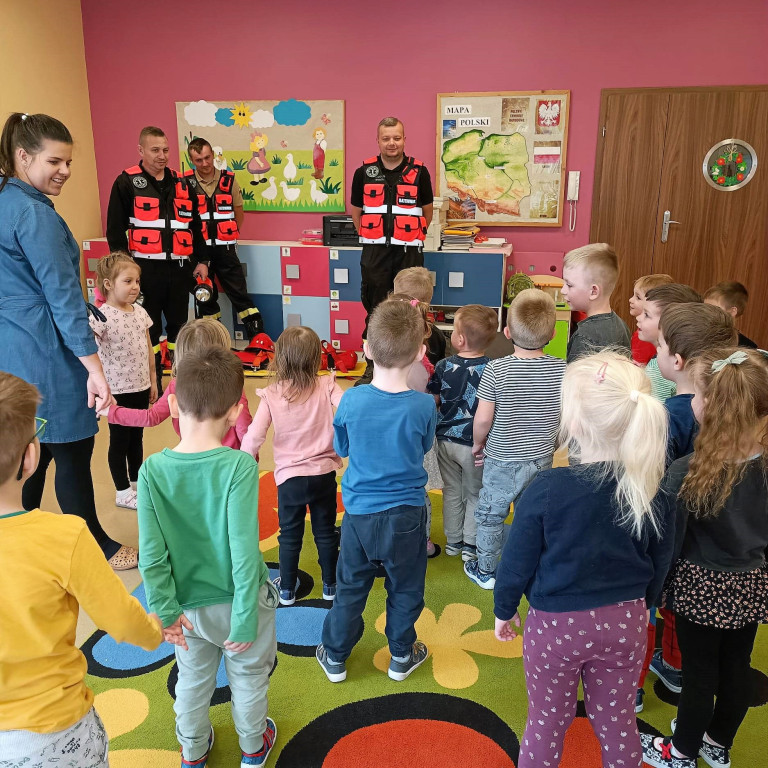 Strażacy w Przedszkolu w Mąkoszycach