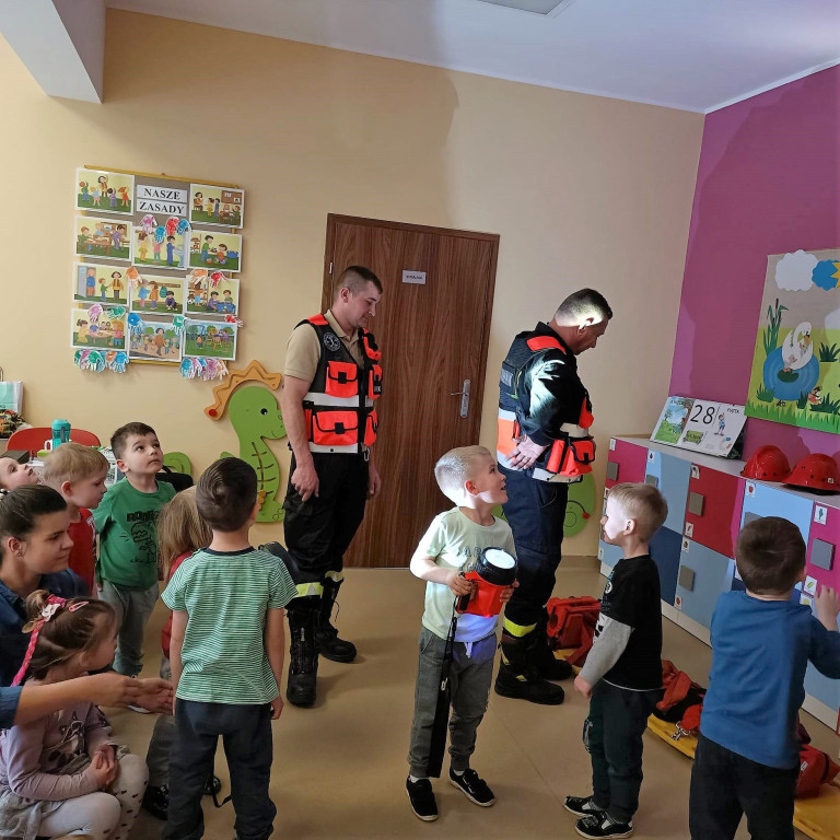 Strażacy w Przedszkolu w Mąkoszycach