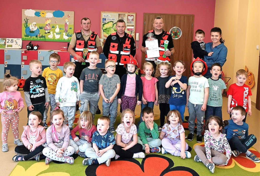 Strażacy w Przedszkolu w Mąkoszycach