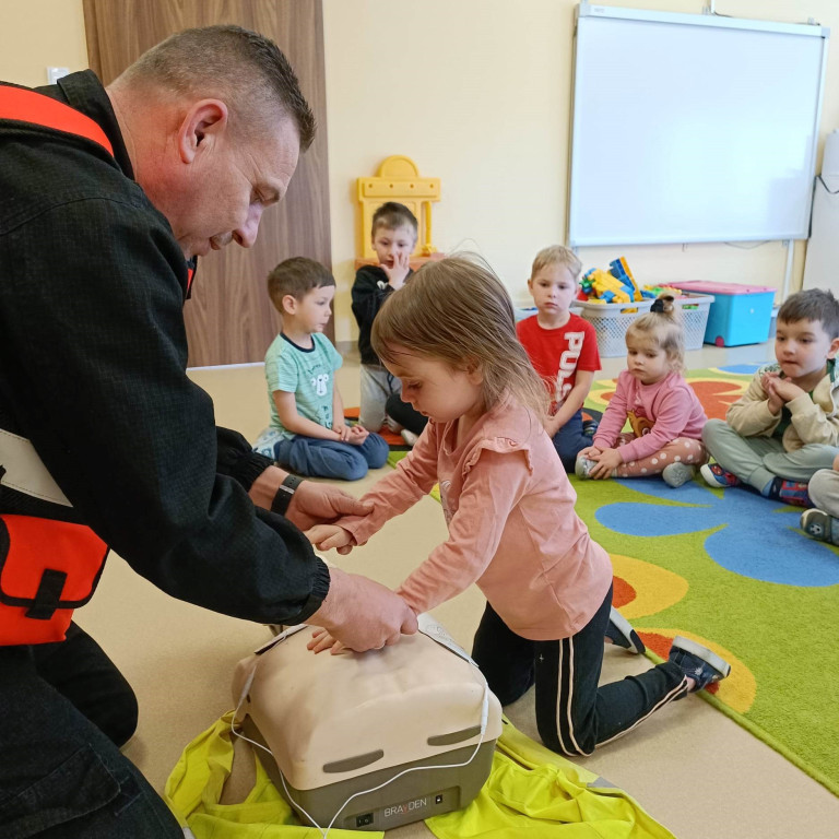 Strażacy w Przedszkolu w Mąkoszycach