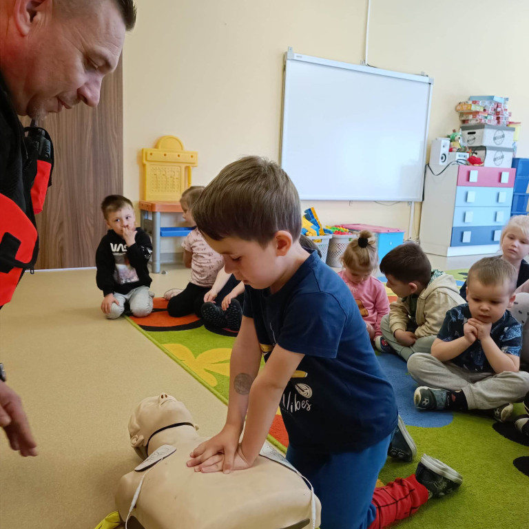 Strażacy w Przedszkolu w Mąkoszycach