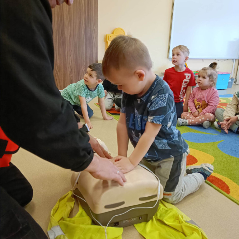 Strażacy w Przedszkolu w Mąkoszycach