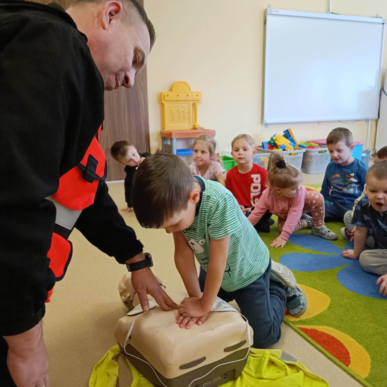 Strażacy w Przedszkolu w Mąkoszycach