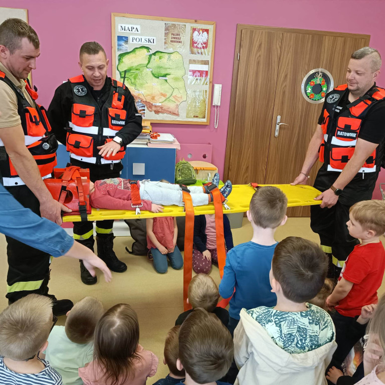 Strażacy w Przedszkolu w Mąkoszycach