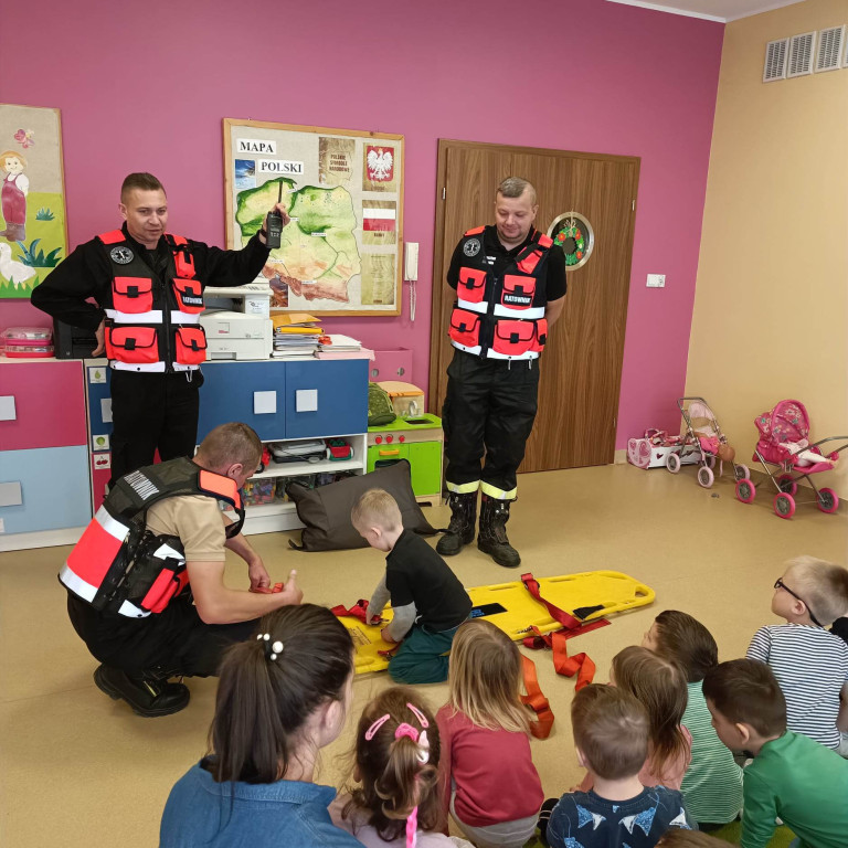 Strażacy w Przedszkolu w Mąkoszycach
