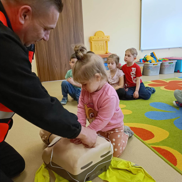 Strażacy w Przedszkolu w Mąkoszycach