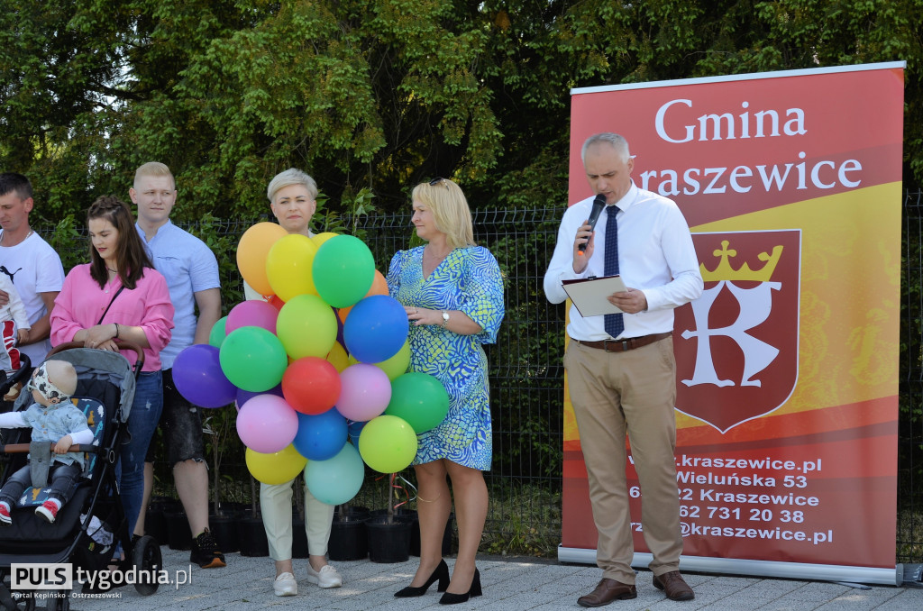 W Kraszewicach sadzili symboliczne drzewka