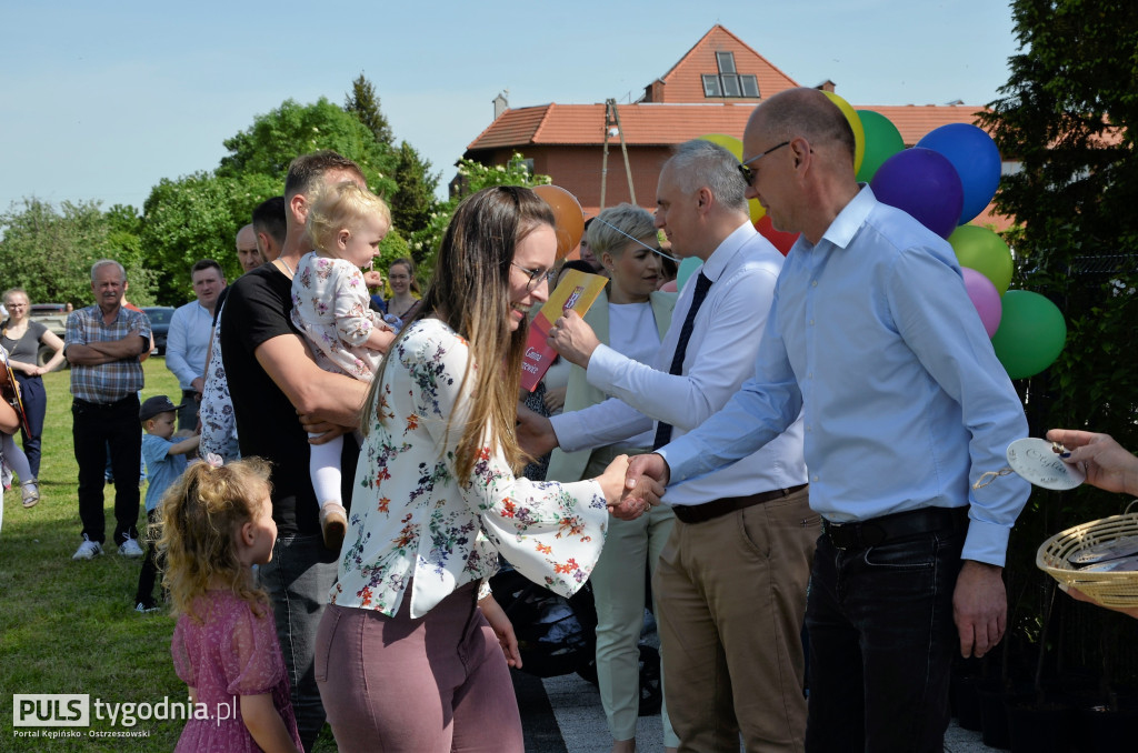 W Kraszewicach sadzili symboliczne drzewka