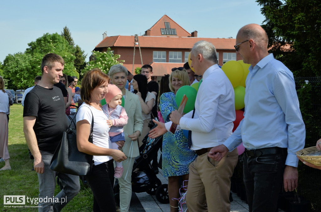 W Kraszewicach sadzili symboliczne drzewka
