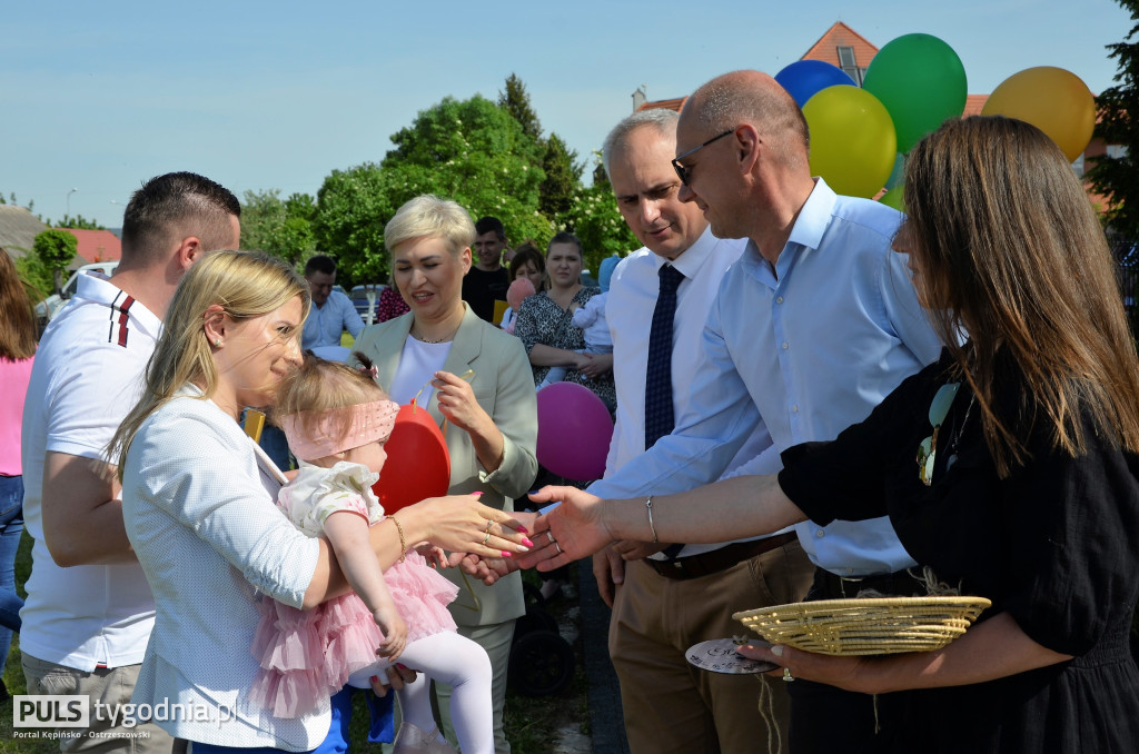 W Kraszewicach sadzili symboliczne drzewka