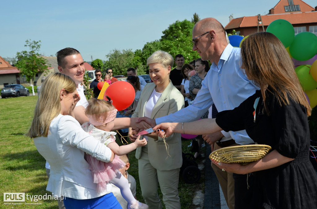 W Kraszewicach sadzili symboliczne drzewka