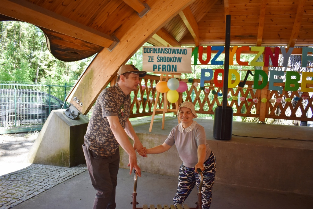 Muzyczny piknik Pod Dębem