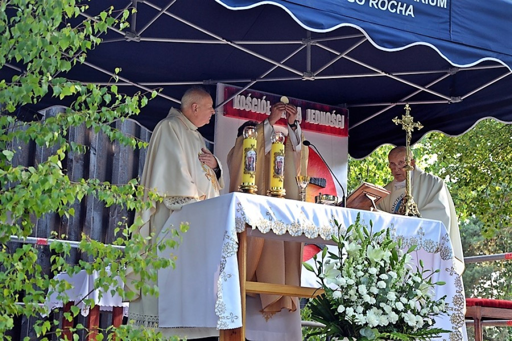 Wianuszki z kwiatów i ziół pobłogosławione