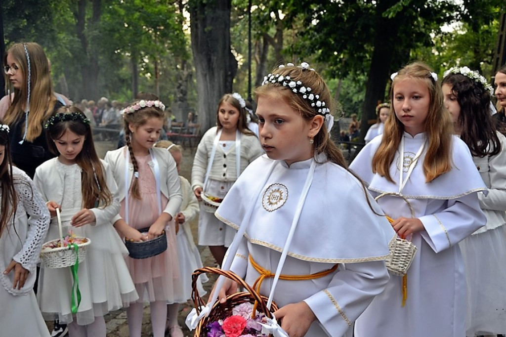 Wianuszki z kwiatów i ziół pobłogosławione