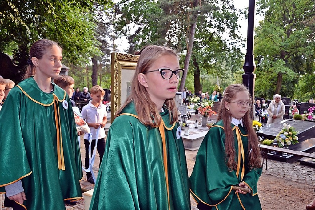 Wianuszki z kwiatów i ziół pobłogosławione