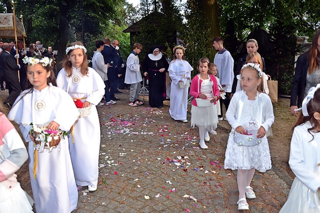 Wianuszki z kwiatów i ziół pobłogosławione