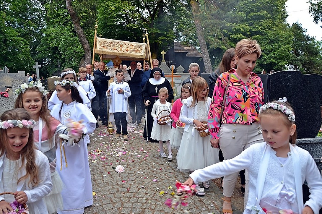 Wianuszki z kwiatów i ziół pobłogosławione