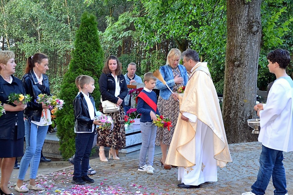 Wianuszki z kwiatów i ziół pobłogosławione