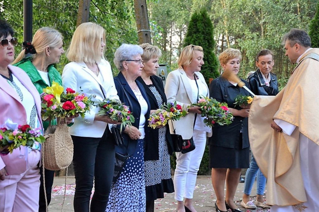 Wianuszki z kwiatów i ziół pobłogosławione