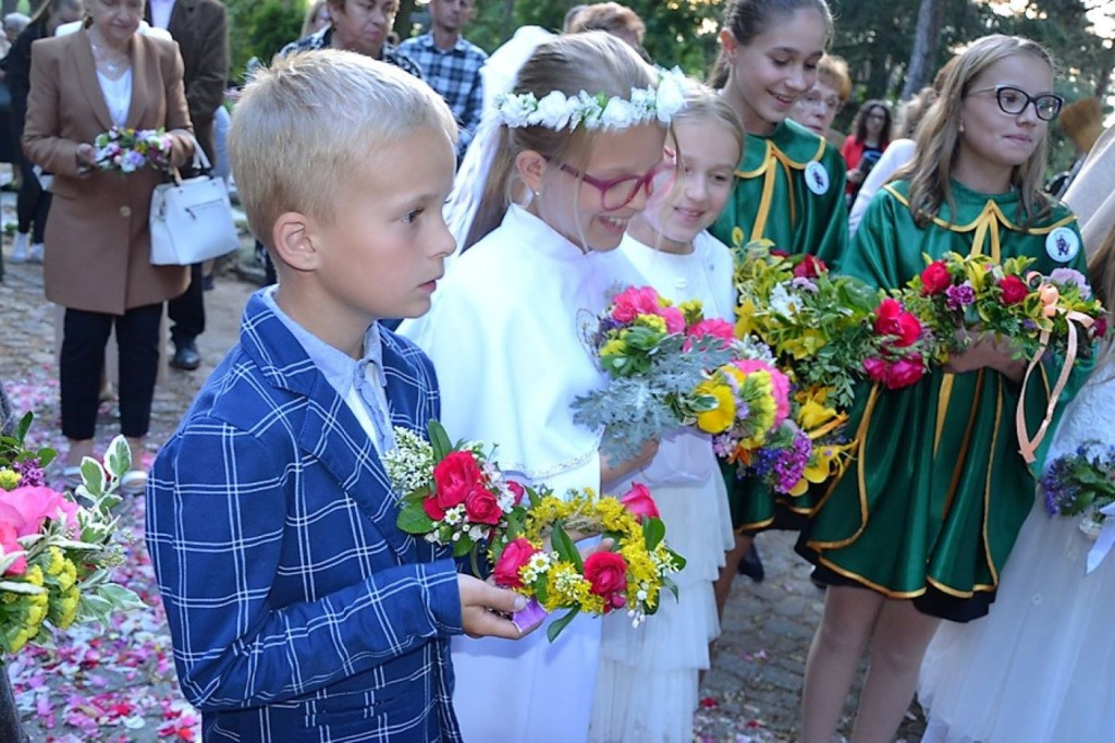 Wianuszki z kwiatów i ziół pobłogosławione