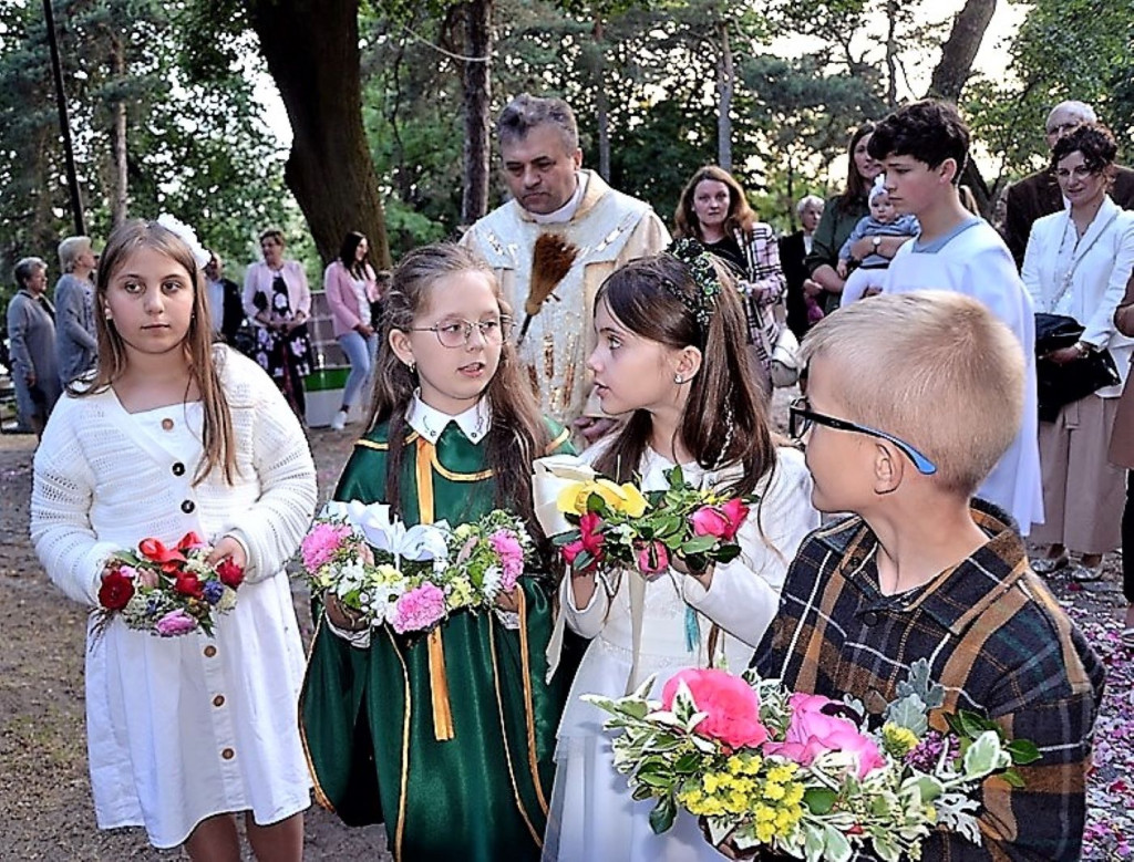 Wianuszki z kwiatów i ziół pobłogosławione