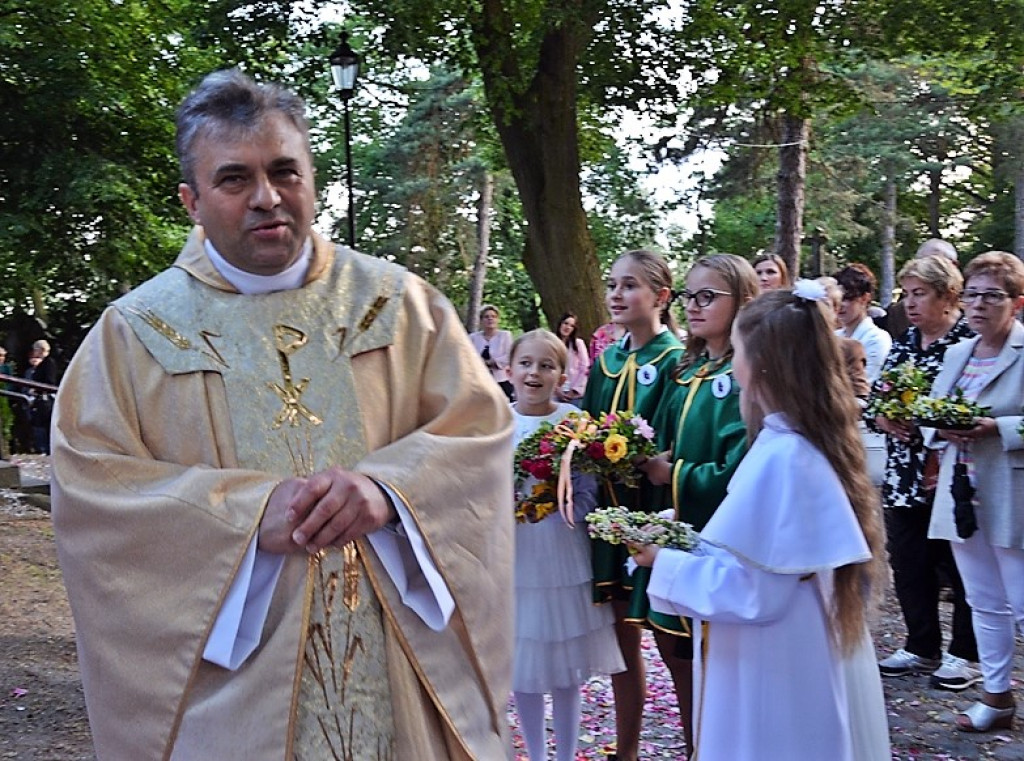 Wianuszki z kwiatów i ziół pobłogosławione