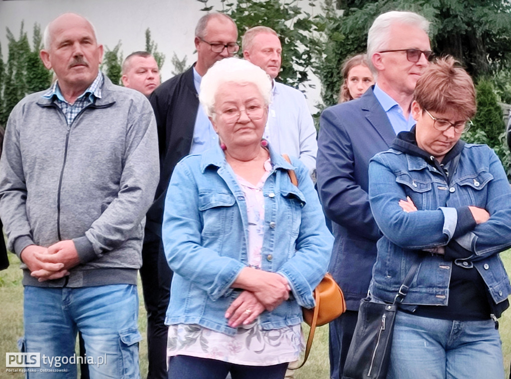 Odłonięcie obelisku w Ostrzeszowie