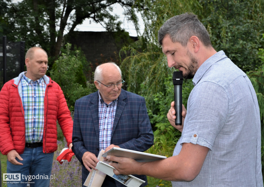 Odłonięcie obelisku w Ostrzeszowie