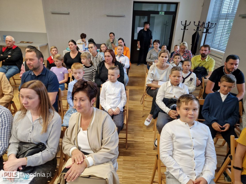Minister Marlena Maląg wręczyła laptopy