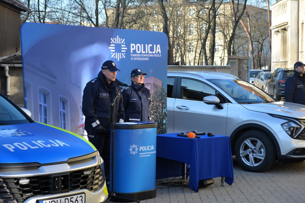 Dwa nowe radiowozy dla policji