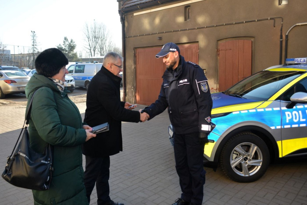 Dwa nowe radiowozy dla policji
