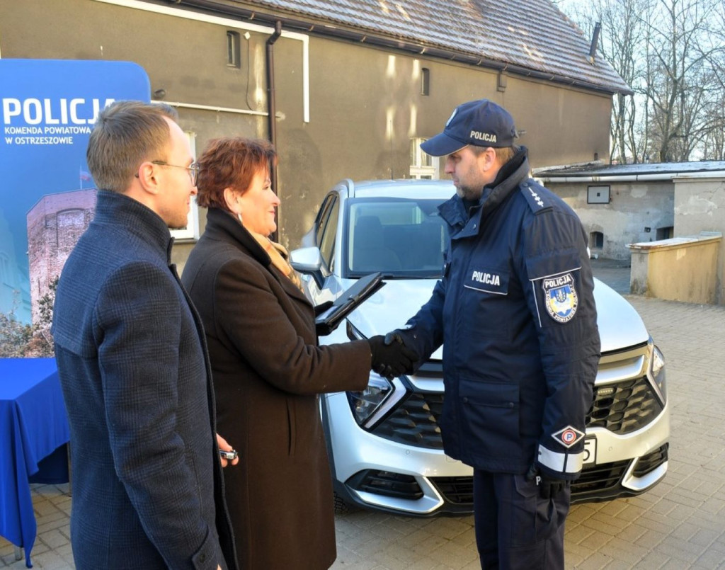 Dwa nowe radiowozy dla policji