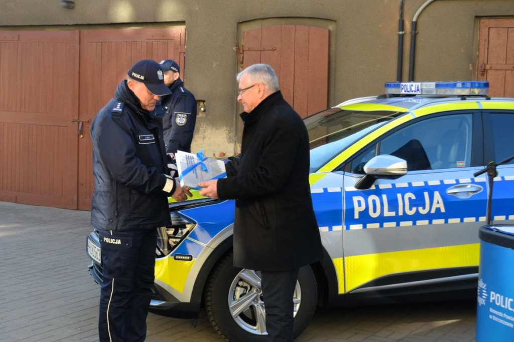 Dwa nowe radiowozy dla policji