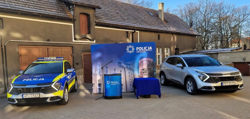 Dwa nowe radiowozy dla policji