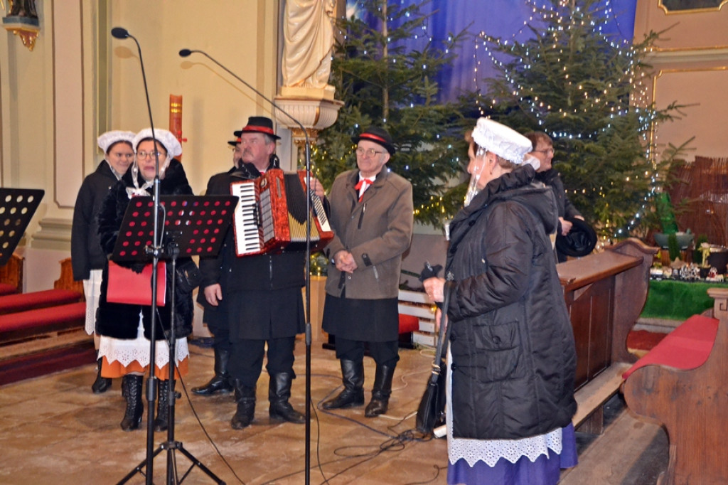 Zespół Doruchowianie kolędował w mikstackiej farze